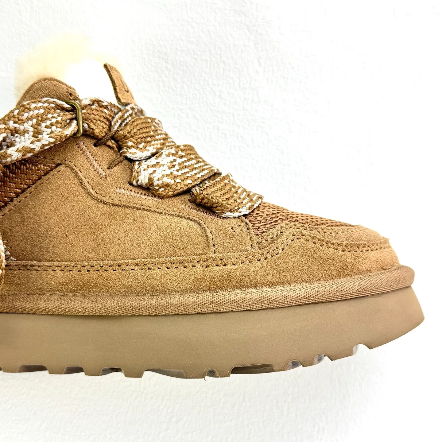 Local 💰600 supports stocking. Platform operation #UGG｜Low top 4032 Mel casual shoes, upper design, recycled ballistic canvas mesh, high-quality suede upper, two-color flat shoelaces. The inner material of the shoe is made of Longfeng sheep fur. The fur lining keeps warm and locks in temperature. The sole material is comfortable Treadlite by #UGG #EVA. Light wing outsole. Size: 35 36 37 38 39 40